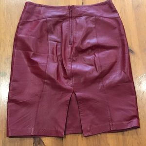 Great conditioned leather Danier skirt.